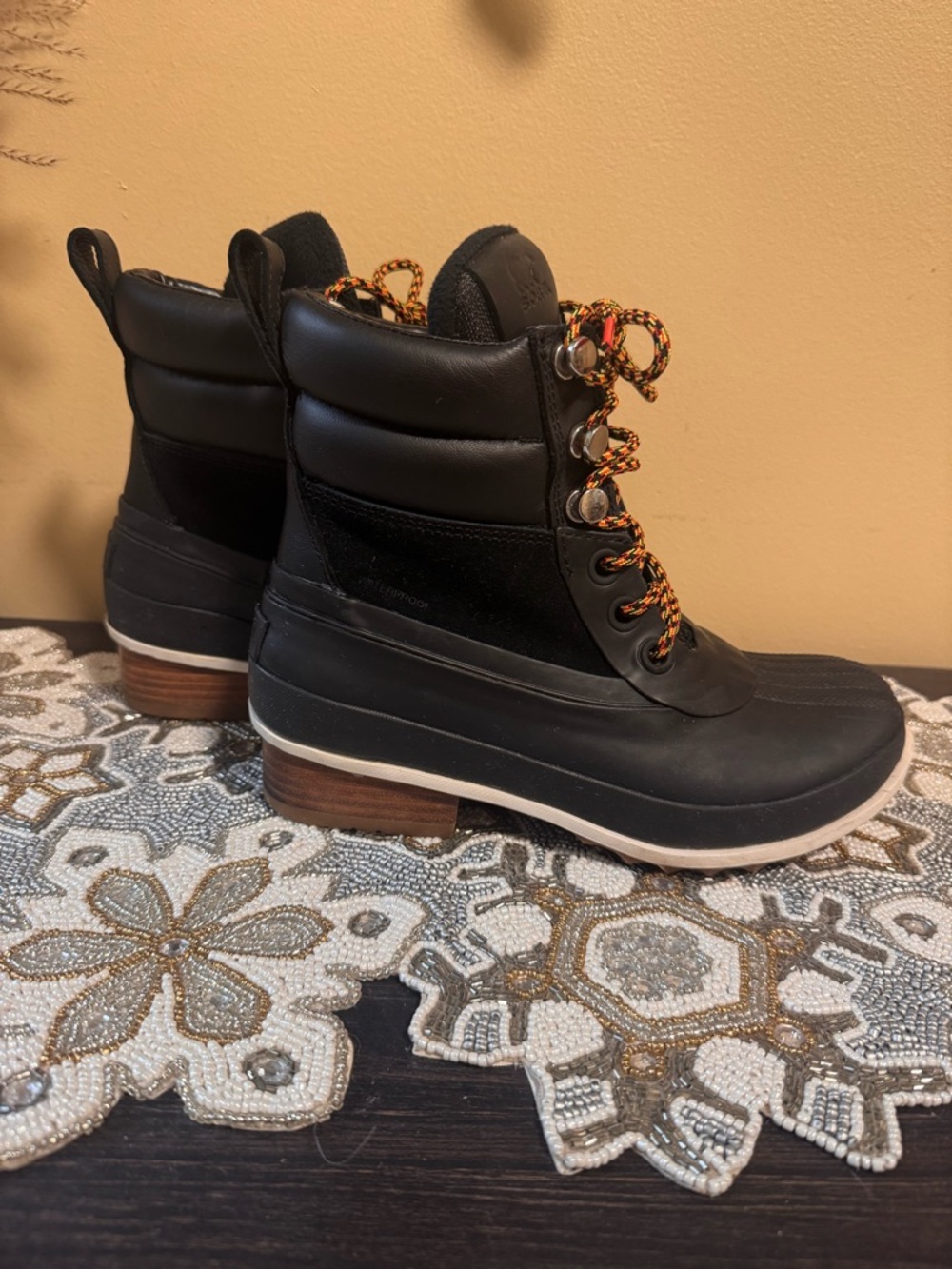 Sorel Black Suede and Rubber Lace-Up Waterproof Duck Boots size 7.5m EUC